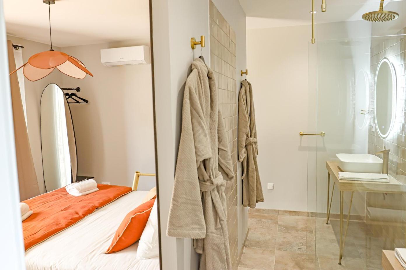Les Gites De Laure - L'Eden Romantique, Chambres Hotes, Spa Prive, Couloir De Nage, Adults Only Malves-en-Minervois 外观 照片