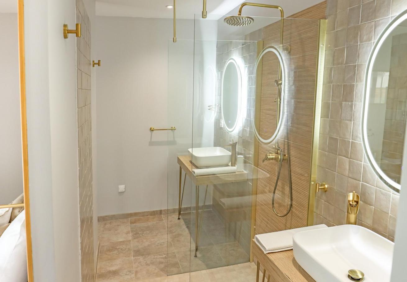 Les Gites De Laure - L'Eden Romantique, Chambres Hotes, Spa Prive, Couloir De Nage, Adults Only Malves-en-Minervois 外观 照片